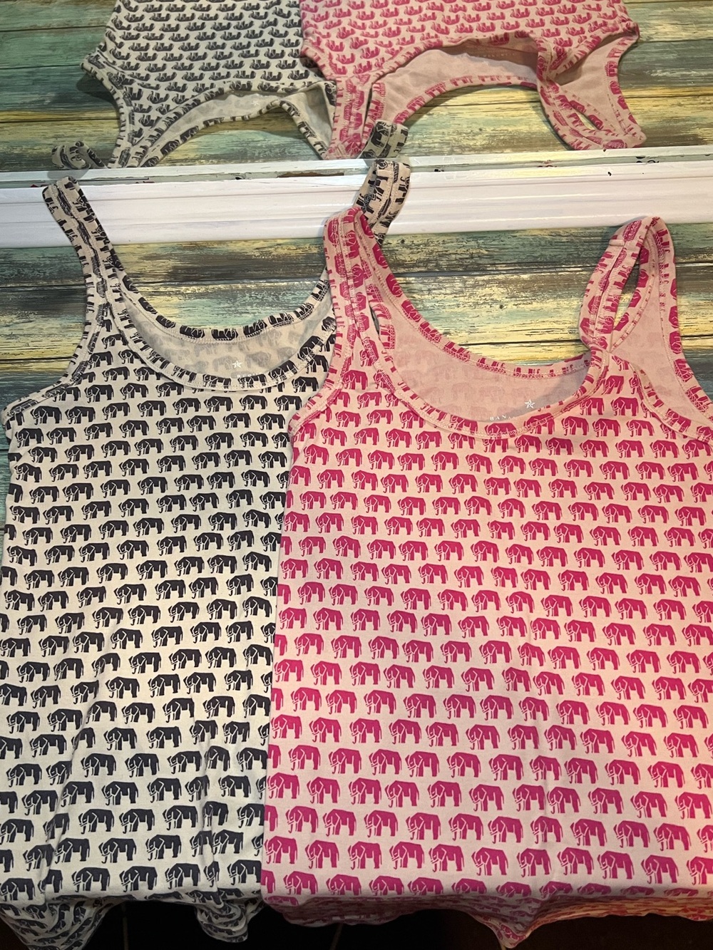 ✨ Banana Republic Elephant Print Tank Top Lot of 2 Sz S